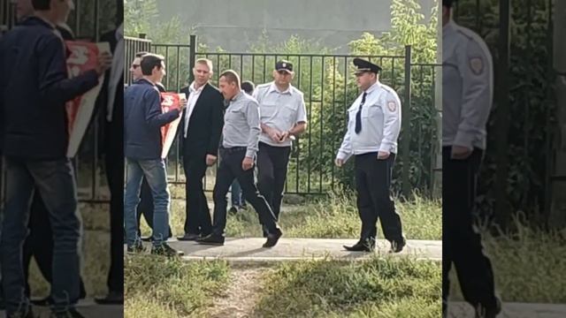 Губернатора Оренбургской обл. Юрия Берга встретили с плакатом: "Когда посадят последнего ЕДРОСА?!". смотреть онлайн