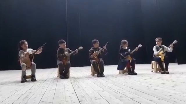 Репетиция с новой участницей. Учимся выходить на сцену. смотреть онлайн