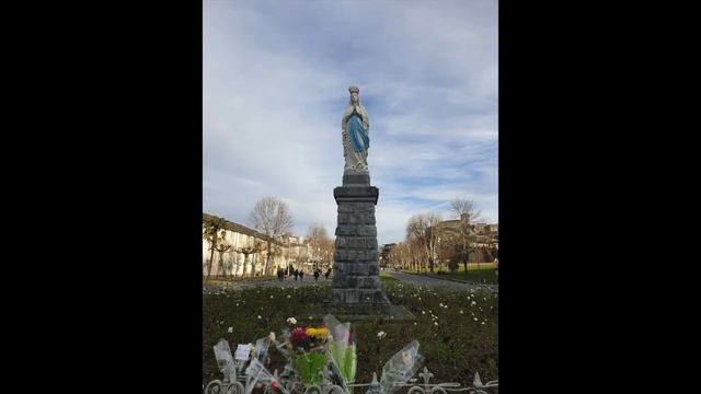Lourdes, France and the surrounding places смотреть онлайн