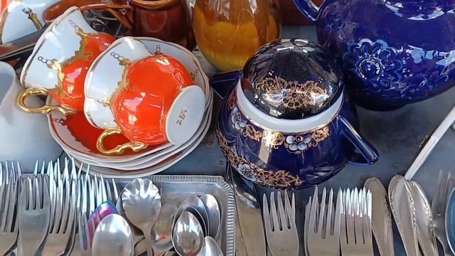 Барахольные столики на базаре "Юность". Музыкальный кофейный сервиз из Японии. #барахолкакиев смотреть онлайн