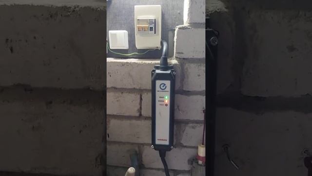 зарядка nissan leaf в гараже. Ярославль смотреть онлайн