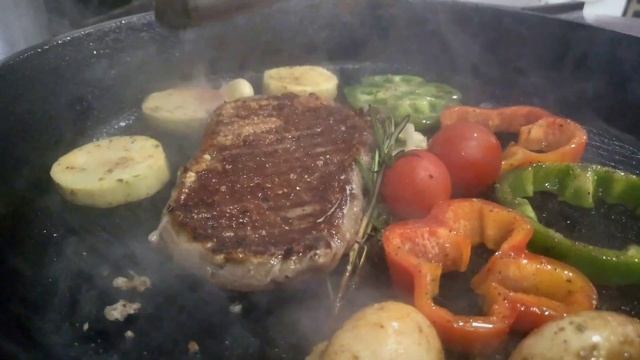 Как готовить стейки из мраморной говядины в Soul kitchen смотреть онлайн