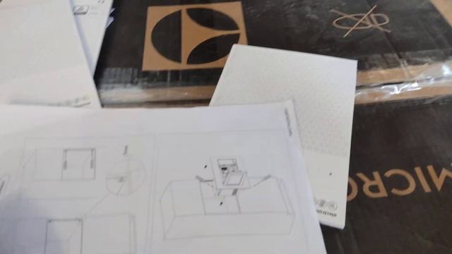 Распаковка — Микроволновая печь Electrolux LMS4253TMX смотреть онлайн