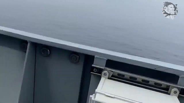 Британские морпехи отработали захват судна на реактивном ранце смотреть онлайн