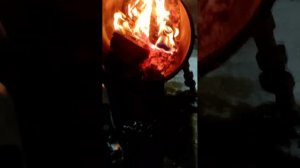 Печь из 2 газовых баллонов в яме гаража