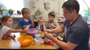 НАУЧИЛ ГОТОВИТЬ ДЕТЕЙ САМЫЕ ВКУСНЫЕ КОТЛЕТЫ
