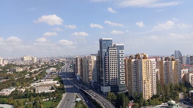 Баку прекрасен. Вид города с высоты в октябре 2023 года.#баку #mrangel #baku #бульвар #море смотреть онлайн