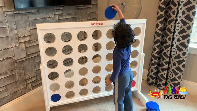 GIANT CONNECT 4 CHALLENGE! FAMILY GAME NIGHT! смотреть онлайн