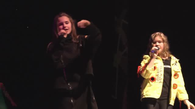 Мария Панюкова и Алина Сансызбай - "We are the world" (cover) смотреть онлайн