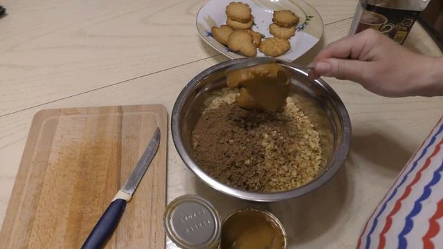 Шоколадная колбаска из печенья с орехами . смотреть онлайн