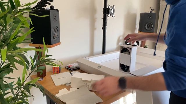 Apple Pro Display XDR Monitor Unboxing (32 inch, 6K resolution) and Set Up by iOS App Developer смотреть онлайн