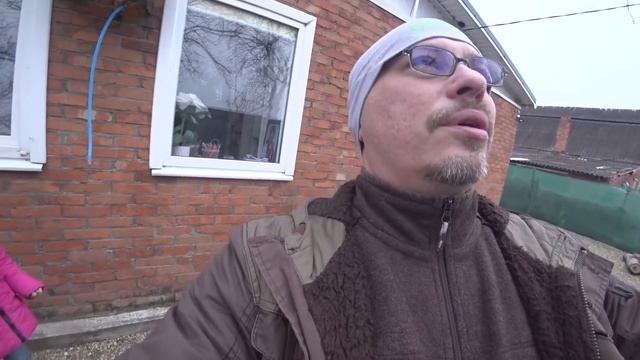 Наконец-то придумали с детьми отличную кормушку для птиц.