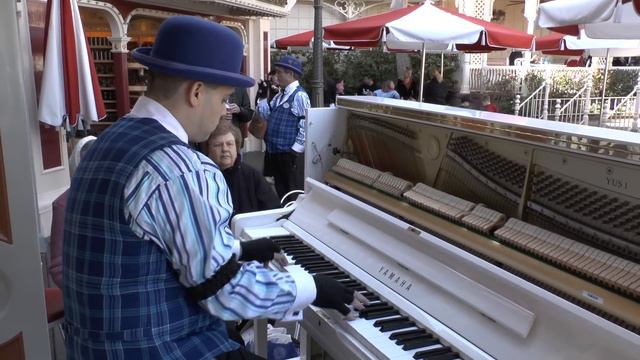 ALAN THOMPSON JR. RAGTIME PIANO PERFORMANCE AT DISNEYLAND смотреть онлайн