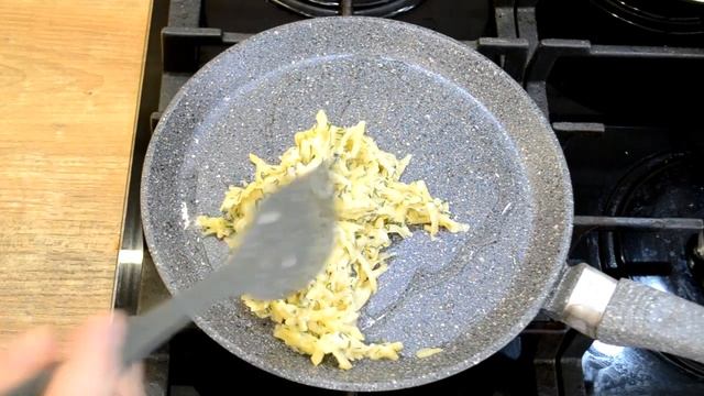 Картофельные лепешки с сыром и зеленью на сковороде / Быстрые драники смотреть онлайн