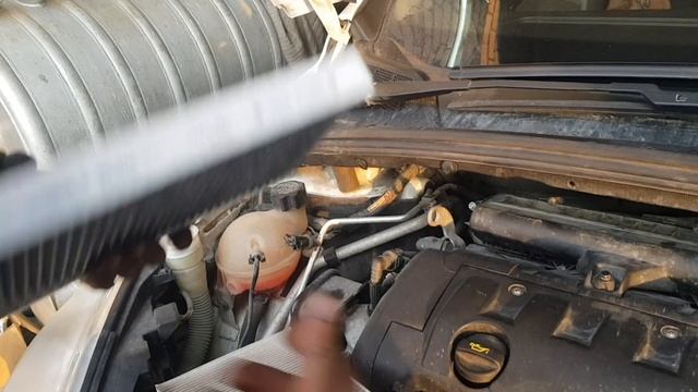 Замена салонного фильтра Peugeot 308 1.6 (EP6). Где стоит фильтр салона Пежо 308? Обслуживание Пыжа смотреть онлайн