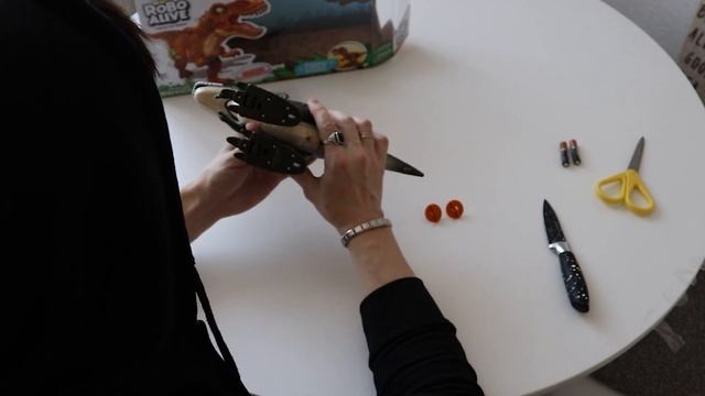 ОБЗОР И РАСПАКОВКА ИГРУШКИ ZURU ROBO ALIVE | ИНТЕРАКТИВНЫЙ ТИРАННОЗАВР | T-REX | РОБОТ 1TOY 2021