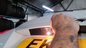 how to replace number plate light bulb on Hyundai ix35 2012 4K