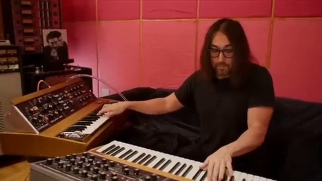 Sean Lennon Autotunes John's Voice (Watch the Sound) смотреть онлайн