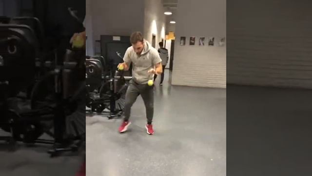 Тренировка по боксу . Работа с теннисными мячами. смотреть онлайн