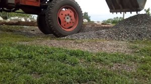 Т-40АМ. ТОЛКАЕТ ЩЕБЕНЬ КУНОМ ПКУ-0,8