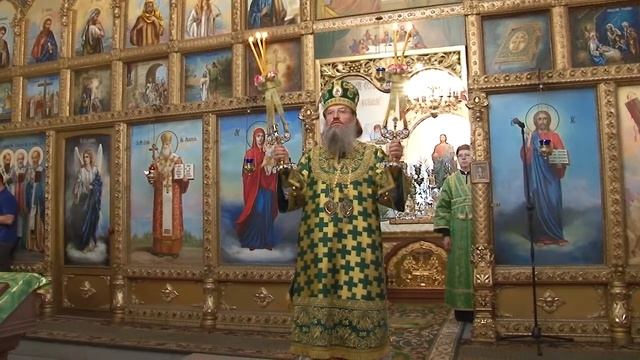 Божественная Литургия в День Святой Троицы смотреть онлайн