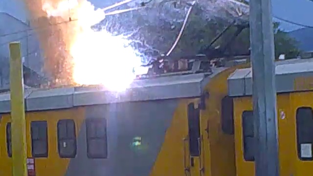 У поезда проблемы с электричеством смотреть онлайн