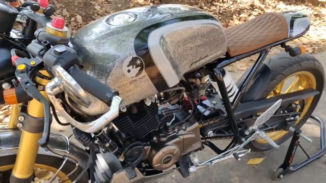 PULSUR 220F MODIFIED INTO CAFE RACER (ROCKY CUSTOMS) смотреть онлайн