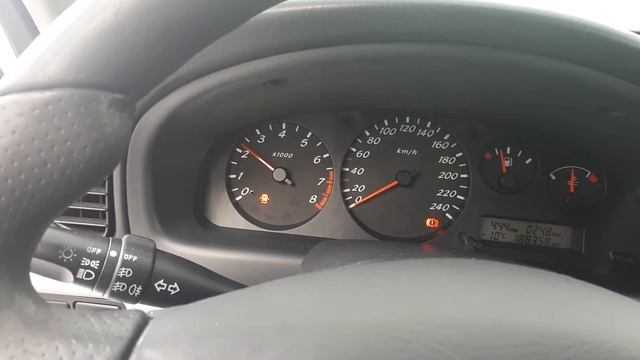 Nissan Almera n16 2001 1.8 Falujące Obroty Dusi przy dodaniu gazu смотреть онлайн