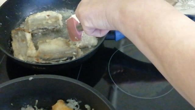 Очень вкусная рыбка на луковой подушке. #тушёнаярыба# смотреть онлайн