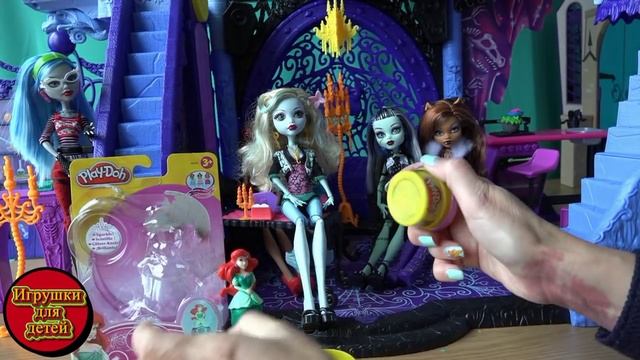 Видео с куклами Монстер Хай, серия 100, Лагуна принесла набор Play Doh Sparcle Ариель смотреть онлайн