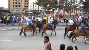 Horse parade in Manizales, Colombia (Конный парад в Колумбии)