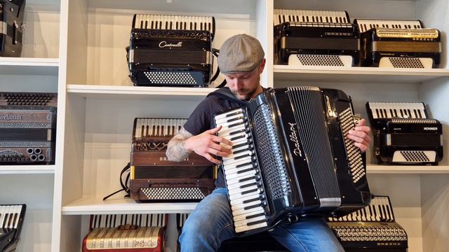 Klang eines Italienischen Diskant Dallape Akkordeon + Jupiter Bayan Bass Klangprobe Accordion смотреть онлайн