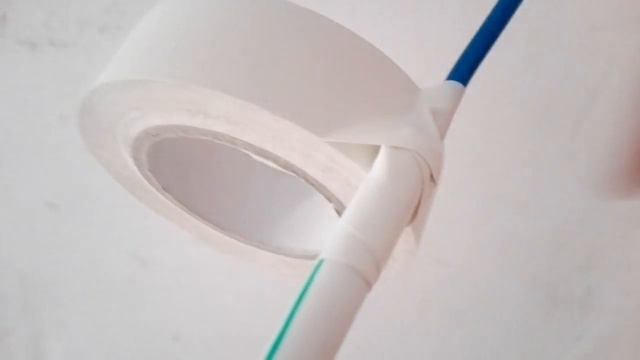 Как протянуть провод через узкое отверстие? Простой метод !!! смотреть онлайн