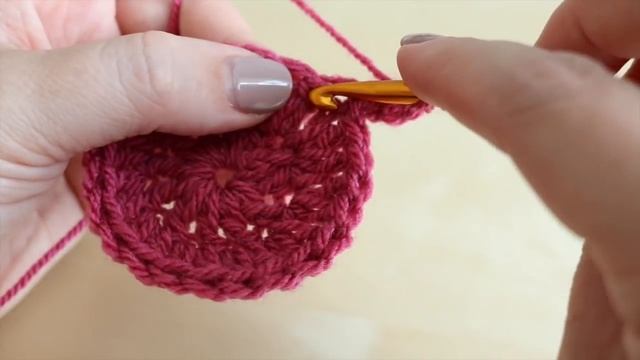 CROCHET: How to crochet a flat circle | Bella Coco смотреть онлайн