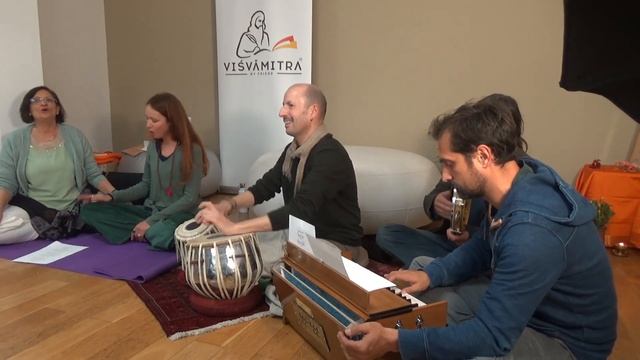 Shiva shiva shivo shambho mahadeva sambho | Bhajan | Kirtana | Italian Groups | Visvamitra Kriya | смотреть онлайн