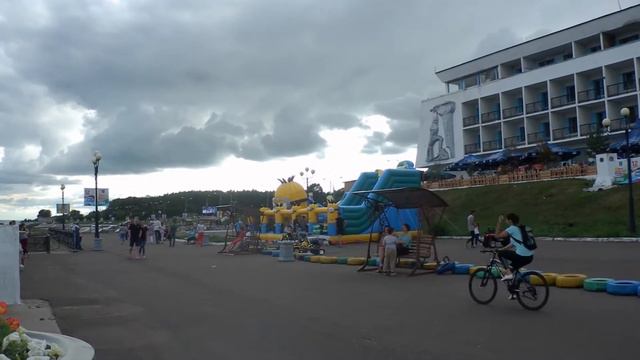 Прогулка по набережной площади в Комсомольске-на-Амуре. смотреть онлайн