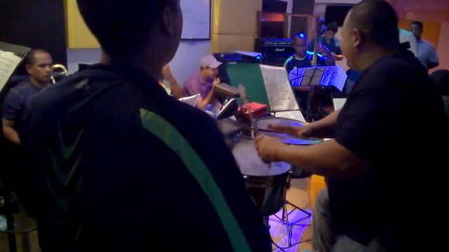 ensayando con la cofradia de marcial isturiz (guaguanco del adios ) смотреть онлайн