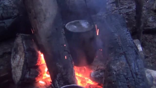 8191 Таежный способ кипятить чай Огняный колодец Нодья Костер Таежная печь тайга Сибирь на рыбалке смотреть онлайн