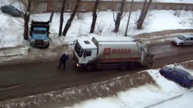 Мусоровоз спасатель ЗИЛа смотреть онлайн