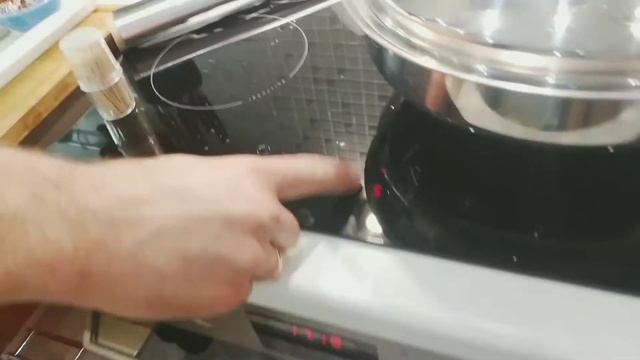 Рыба горячего копчения в сковороде ВОК от iCook - Рубрика "Готовим вместе" (Е. Романенко) [12:54] смотреть онлайн