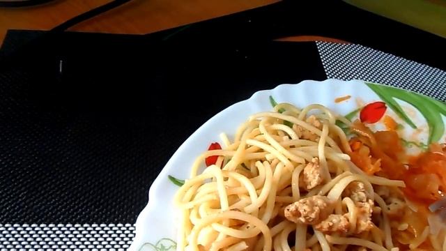 ОБЖОР СПАГЕТТИ С ФАРШЕМ ТУШЕНАЯ КАПУСТА НА САЛЕ СЕМЕЙНЫЙ САЛАТ ФУРА ПОСЫЛОК В ПУТИ МУКБАНГ смотреть онлайн