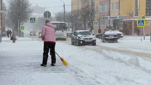 Первый снег и сразу первая метель в Клинцах. смотреть онлайн