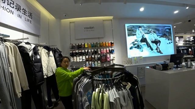 Суйфэньхэ 2023 год. магазин GIORDANO & YISHION