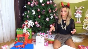 Жадная БОГАТАЯ vs БЕДНАЯ Щедрая у Кого Больше ПОДАРКОВ под Ёлку / Новогодний Скетч от НЮСЯ ТВ