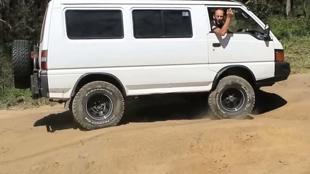 80 series Land Cruiser vs Mitsubishi L300 van vs Ford Ranger at Articulator смотреть онлайн