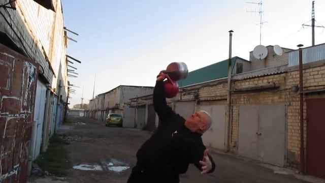 Жим двух гирь одной рукой 32+18 50 кг смотреть онлайн