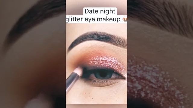 #viralvideo #trending #5minutemakeup #makeuptutorial #viralshort #glittercutcrease #quick #makeup смотреть онлайн