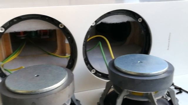 The drivers: B&W 702 S2 loudspeaker Deep unboxing смотреть онлайн