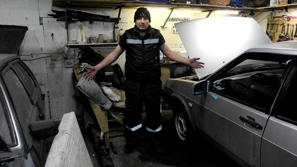 Как открутить шкив коленвала ВАЗ, если нет гайковерта и оказался один в гараже.