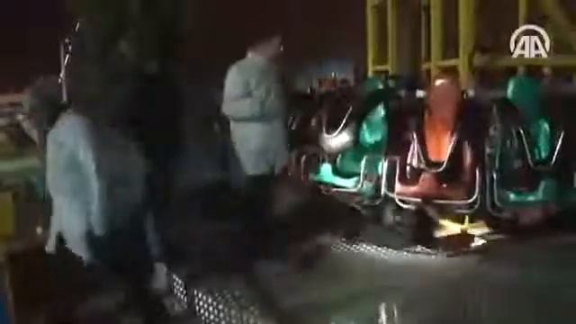 В Турции сломался атракцион, есть пострадавшие!!! смотреть онлайн